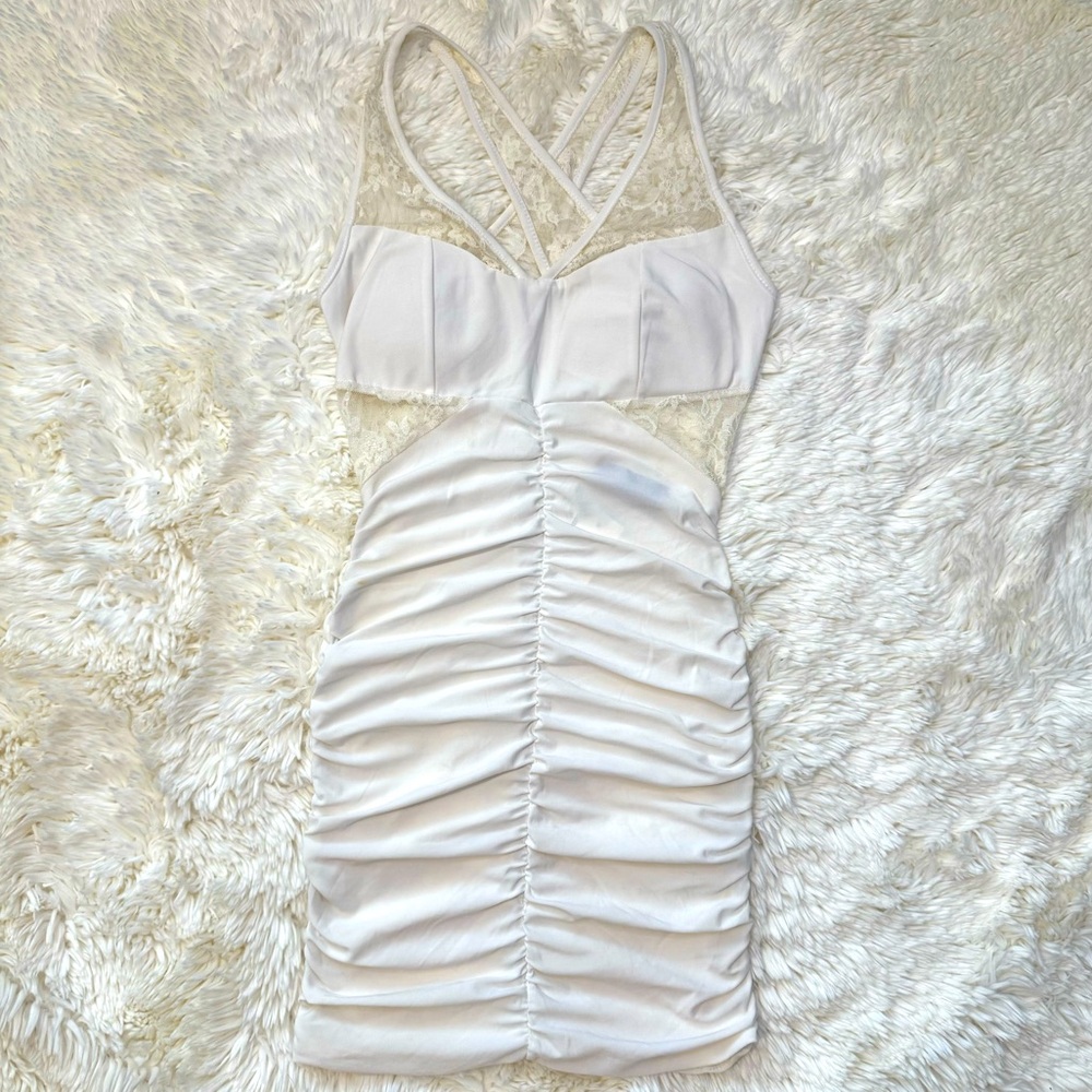 Body Central Ruched Lace Bodycon Strapless Mini Dress